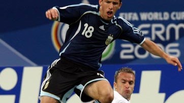 标题：韩国2-0塞黑：太极虎铁血绞杀下的“亚洲德比”】