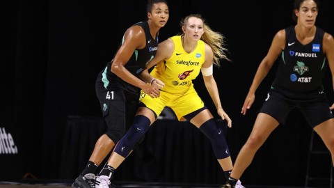 WNBA新赛季揭幕战新帅德马科首秀开门红 自由人主场擒王牌