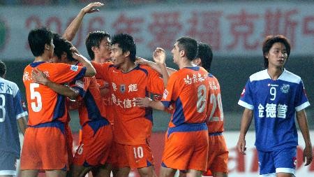 山东鲁能2008赛季球员阵容全解析：韩鹏李金羽领衔，惊险夺冠的橙色记忆
