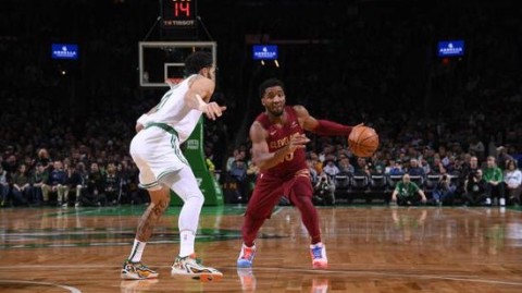 标题：勇士双加时124-119险胜凯尔特人，开季24连胜创NBA历史第二纪录